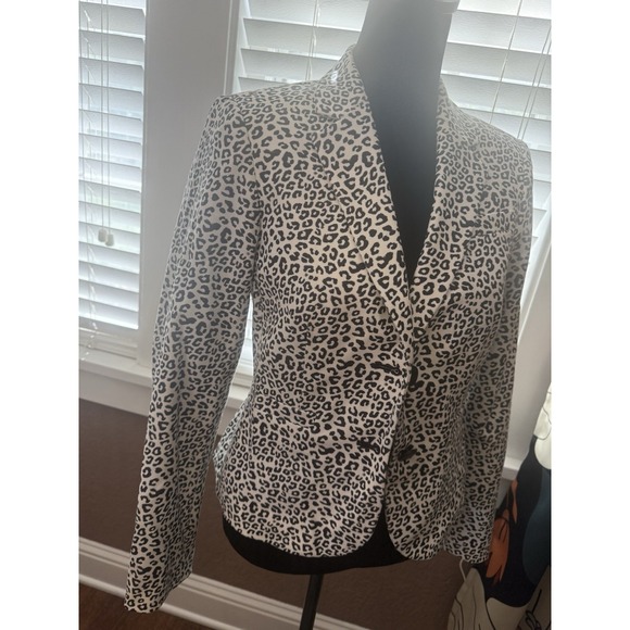 Calvin Klein Women's Leopard Print Poly Blend 2 Button‎ Long Sleeve Blazer Sz 4P - Picture 9 of 9